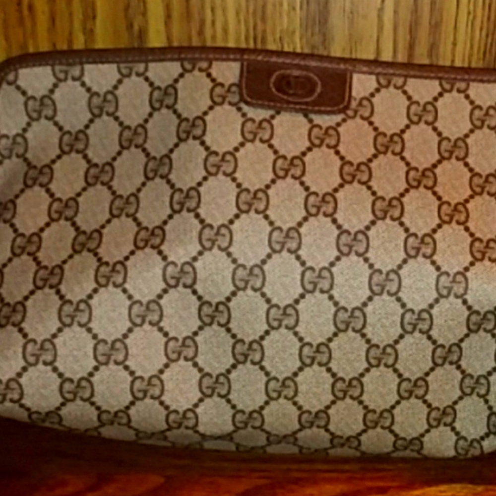 Gucci Vintage Clutch!!🎁